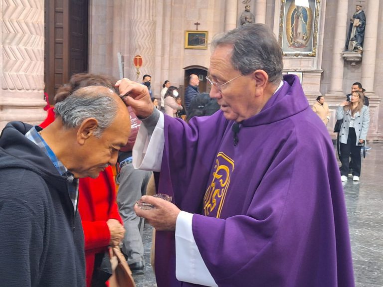 Celebran católicos el Miércoles de Ceniza