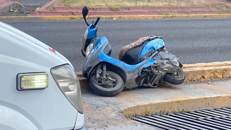 Cuatro personas sufren lesiones tras accidente en motoneta