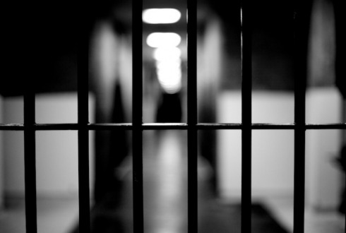 Sentencian a uno por portación de armas y droga