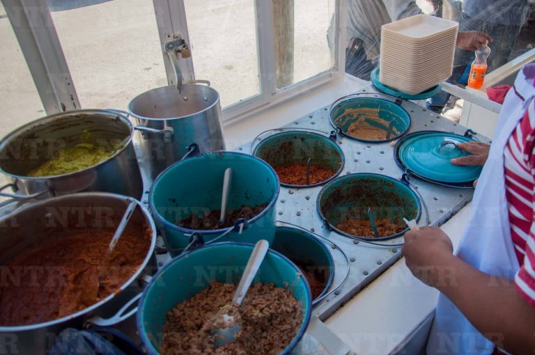 De colores, los tacos El Güero