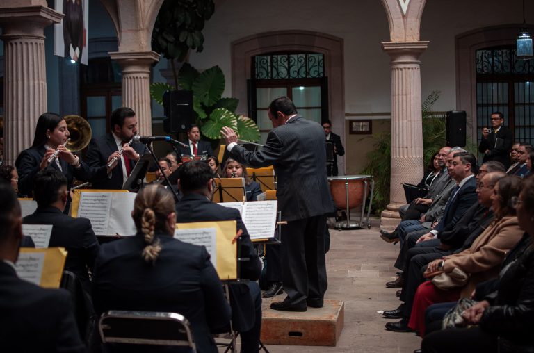 Despiden a magistrados al ritmo de la Banda Sinfónica