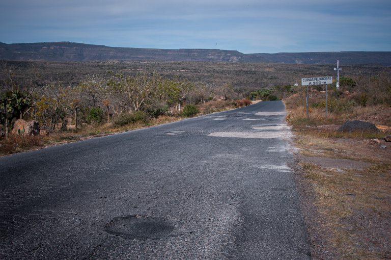 En pésimo estado, carretera a Tayahua