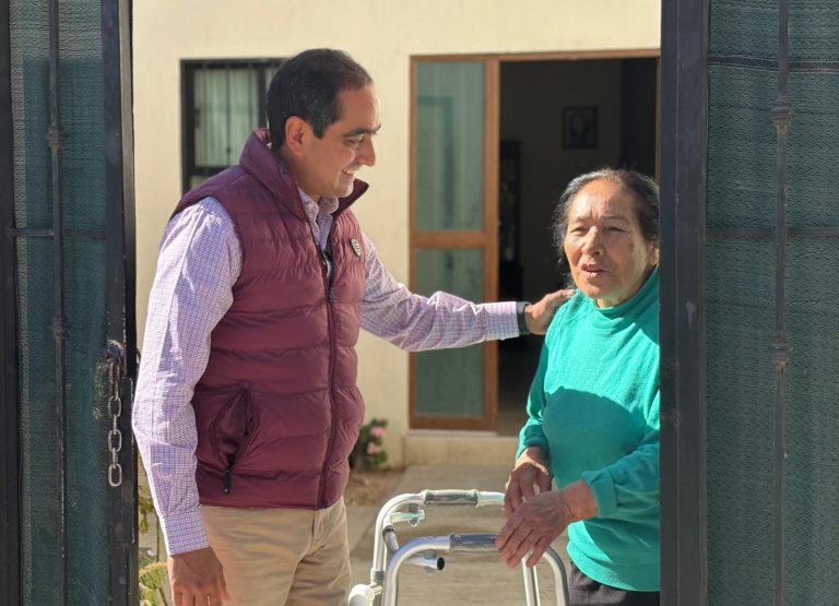 Entrega alcalde de Guadalupe aparatos funcionales
