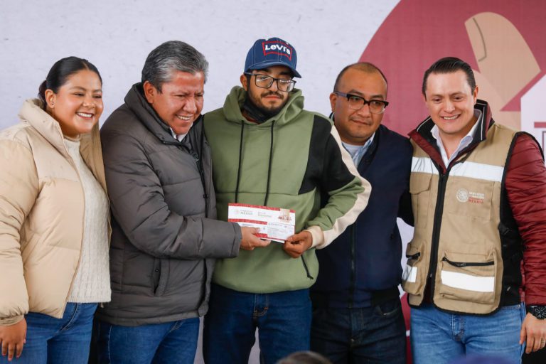 Entregan apoyos para vivienda en Jerez