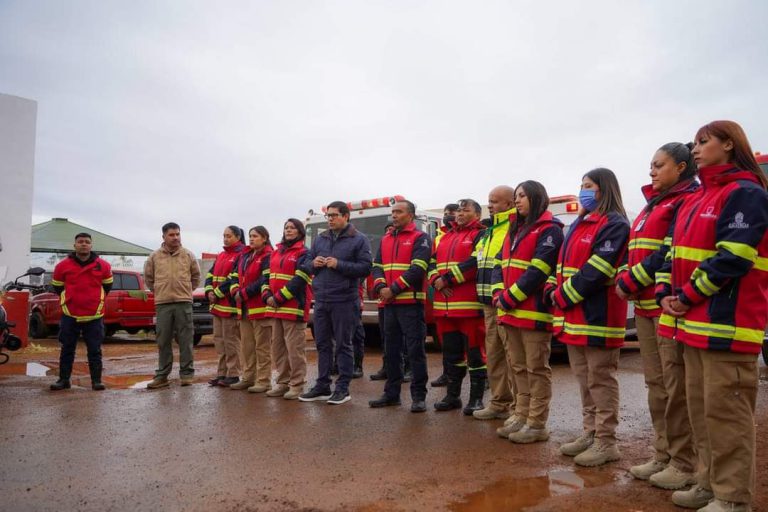 Entregan motocicletas y camioneta equipadas a PC y Bomberos