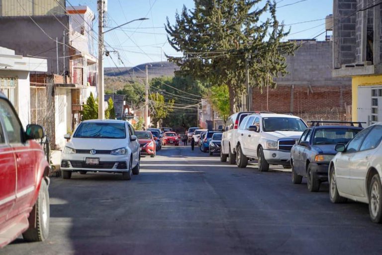 Entregan reencarpetamiento de cinco calles en Camino Real