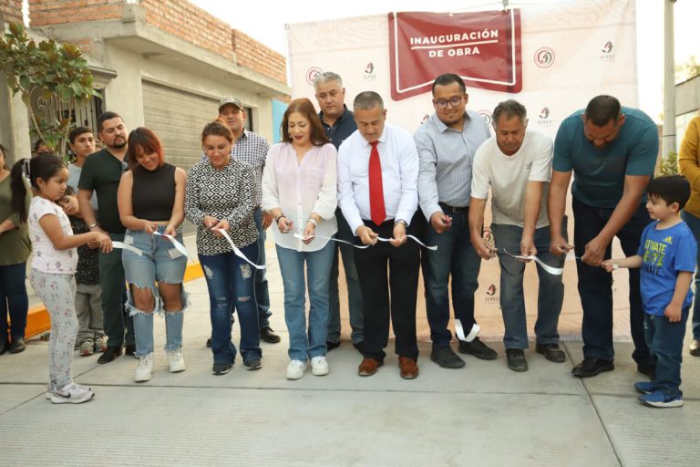 Inauguran pavimentación en calle Margaritas