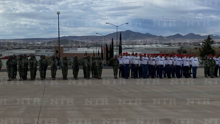 Inician 117 jóvenes su adiestramiento militar