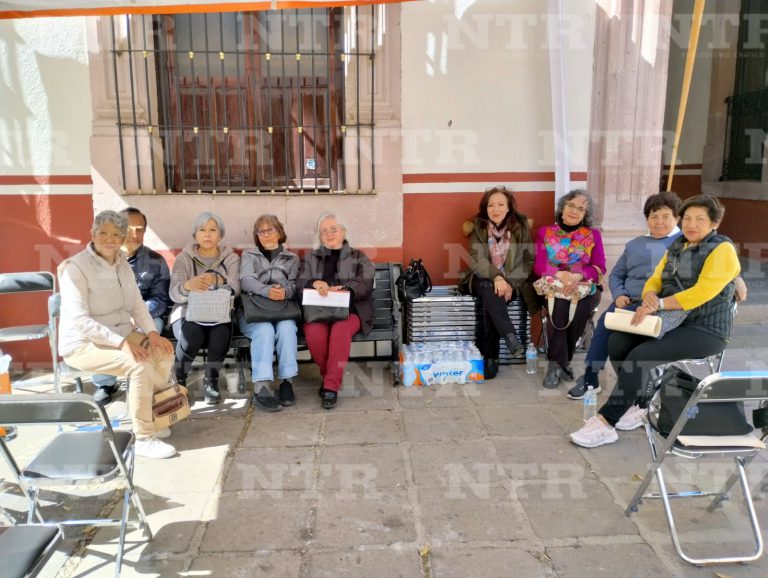 Exigen pago jubilados y viudas del SPAUAZ