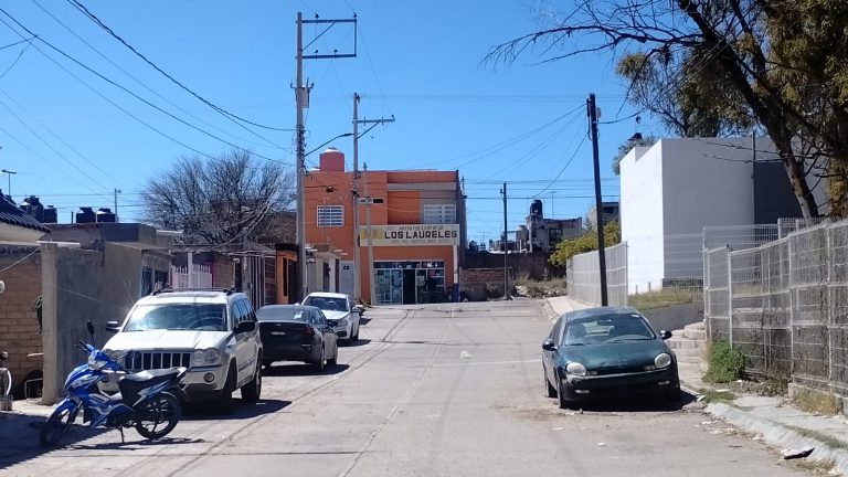Les cobran piso a comerciantes de la Villa Plateros
