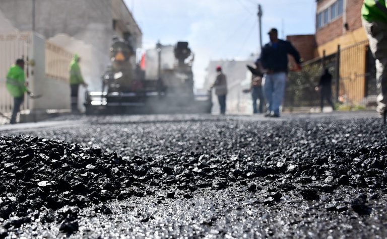 Retiran carpeta de carretera recién rehabilitada