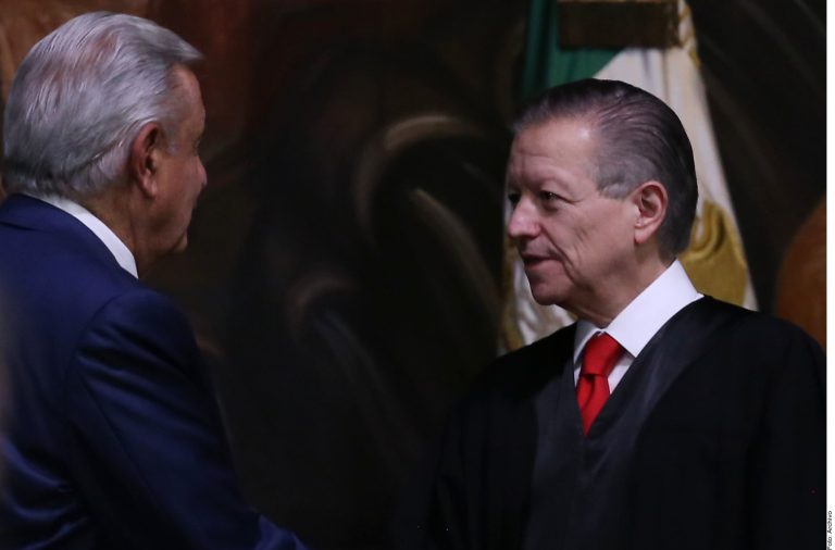 Reprueban abogados injerencia de AMLO en gestión de Zaldívar