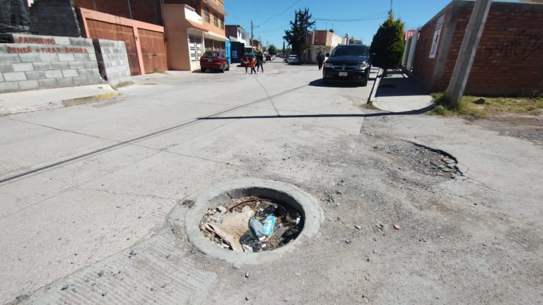 Solicitan reponer la tapa de un drenaje