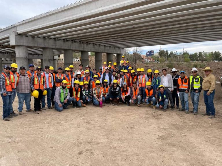 Alumnos de la UAZ visitan construcción de puente