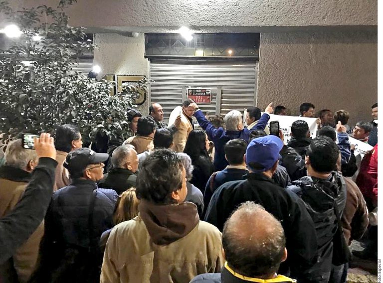 Y protestan disidentes
