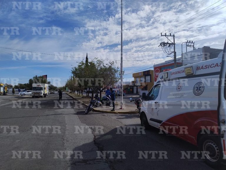 Impactan a motociclista