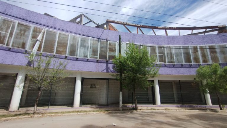 Cierran comercios por robos en plaza Olivos