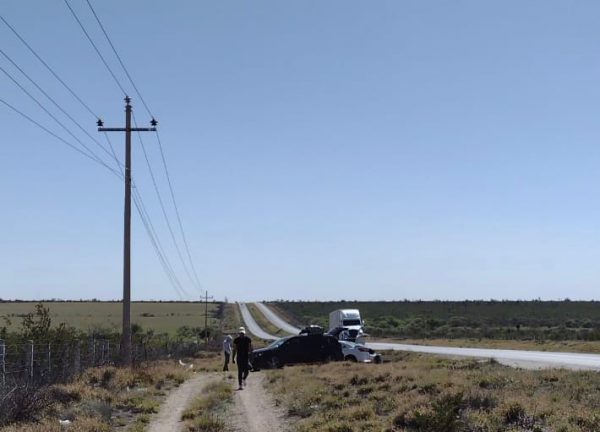 Registran daños en vehículos por objetos poncha llantas