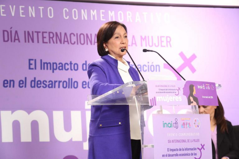 Pide Amalia García fortalecer y defender al INAI