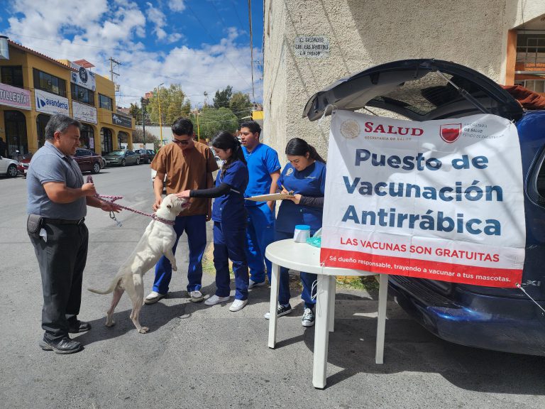 Apoyan alumnos de veterinaria en Jornada de Vacunación Antirrábica 2024
