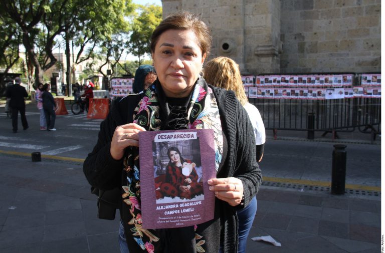 ‘A la niña le hace falta su mamá’