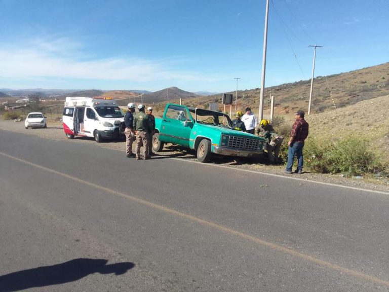 Atiende PC volcadura en estatal 155