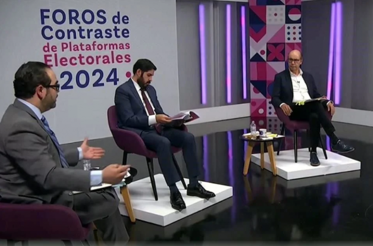 Chocan en primer foro de plataformas presidenciales del INE