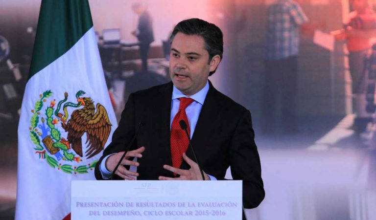 Darán de baja este martes a más de 3 mil maestros que no se evaluaron