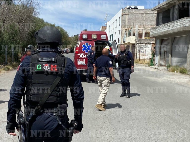 Descubren a joven robando; se fractura una pierna al tratar de huir