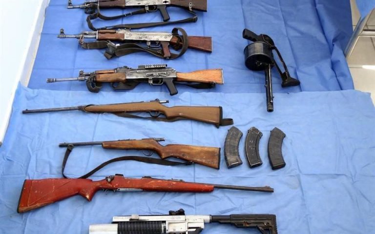 Detienen a 5 por masacre en palenque en Michoacán