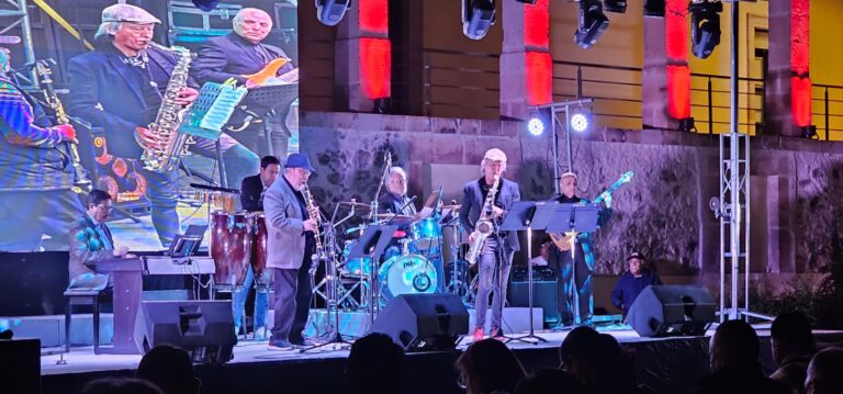 Disfrutan fresnillenses de Arista 5 y Fresnillo Big Band