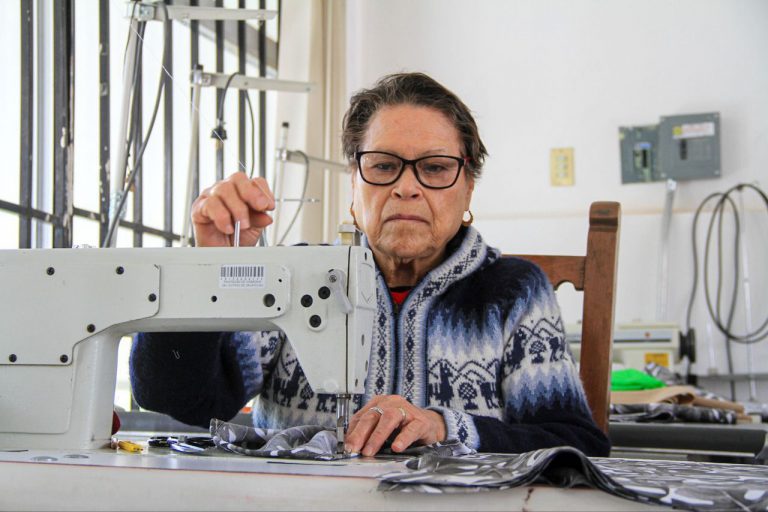 Elabora Maquila SEDIF nuevos productos textiles