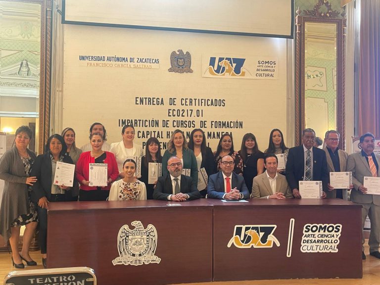 Entregan reconocimientos a formadores de recursos humanos