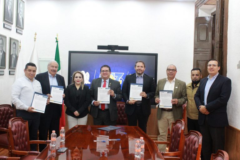 Firma UAZ convenio con Transportes Estrella Blanca