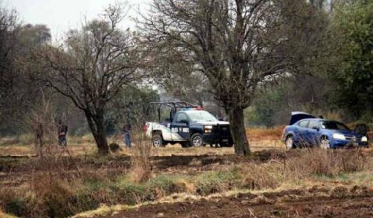 Hallan 12 cuerpos en tambos en Puebla