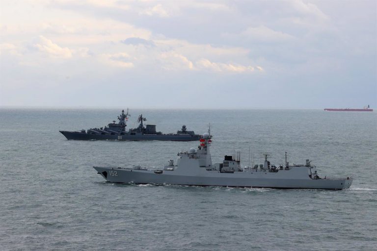 Rusia inicia unas maniobras navales en el Pacífico