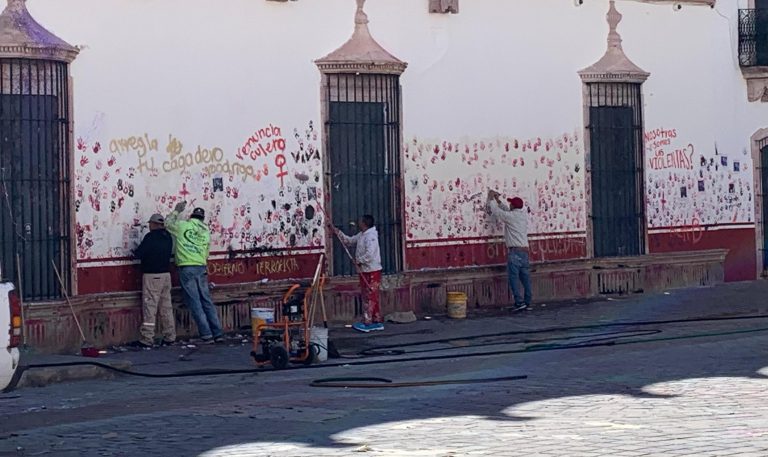 Integran a estudiantes en rescate del Centro Histórico por grafitis