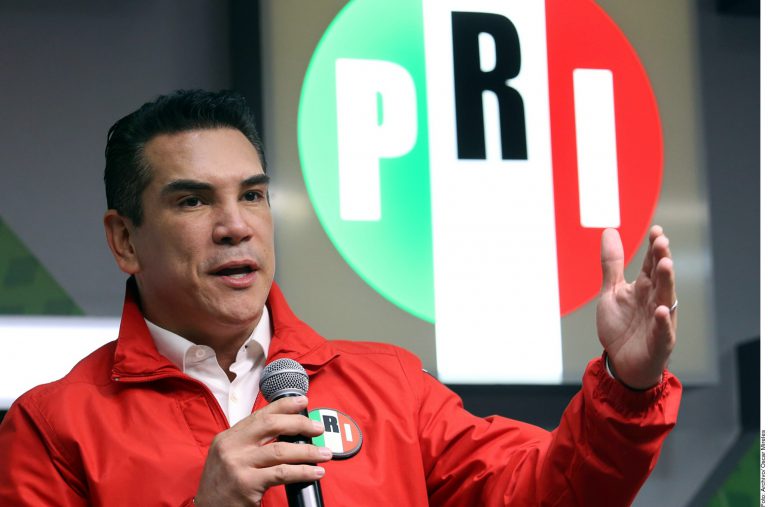 Investiga FGR a líder del PRI