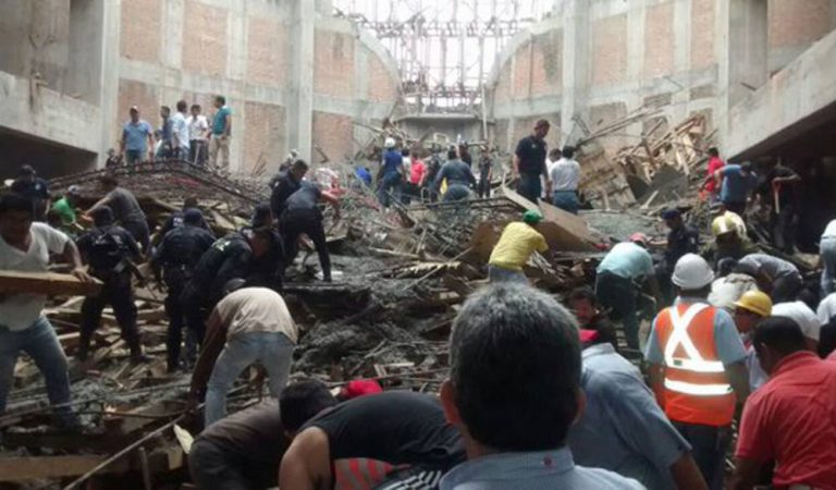 Mueren 4 personas por derrumbe en catedral de Tuxtepec