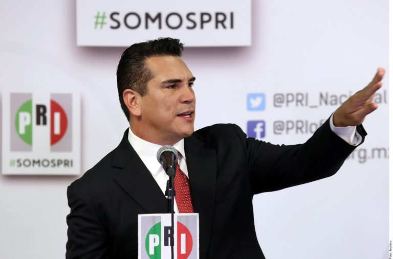Piden renuncia de líder del PRI