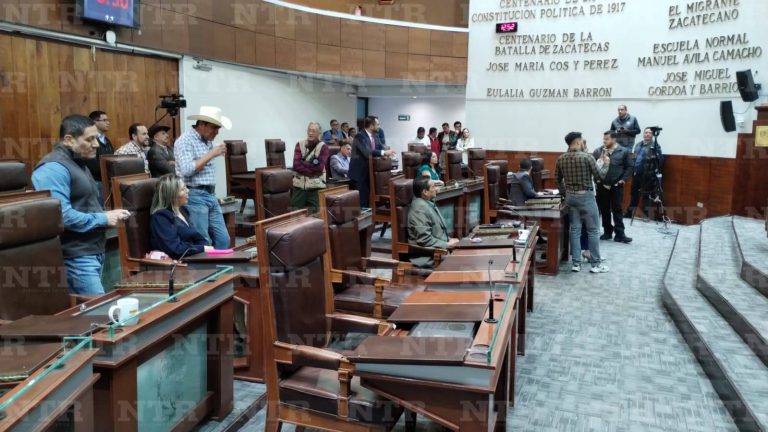 Posponen sesión legislativa por falta de cuórum