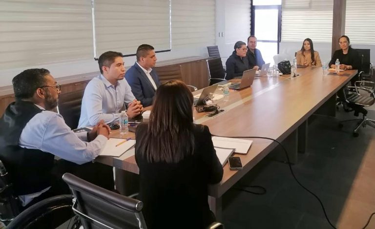 Recibe CASE a directivos de la UDG
