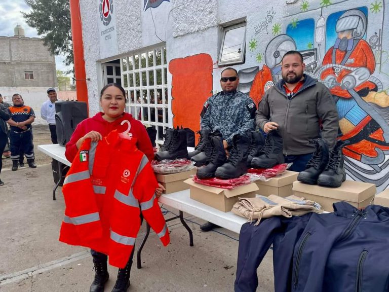 Recibe Protección Civil uniformes en Río Grande