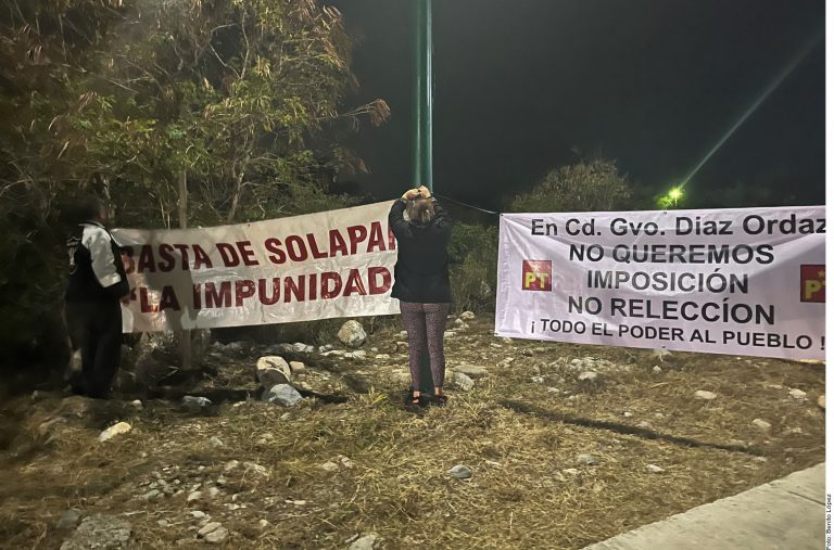 Reciben a AMLO con protestas en Victoria