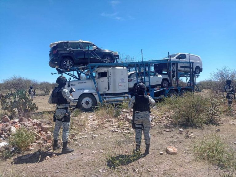 Recuperan en Villa González Ortega trailer que fue robado en San Luis Potosí