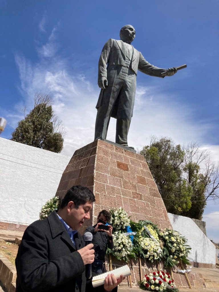 Rinden homenaje a Benito Juárez