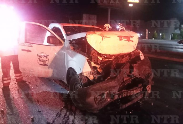 Se impacta contra patrulla; hay tres policías heridos