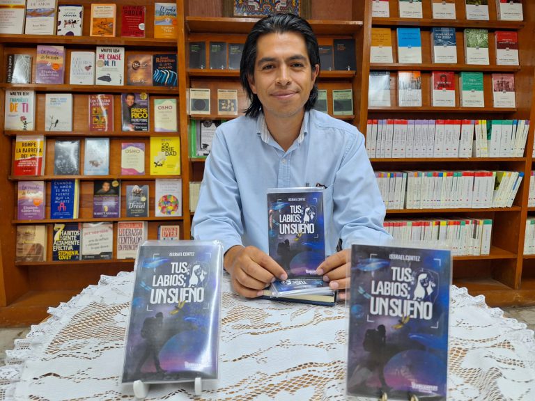 Tus labios; un sueño, un libro de poemas