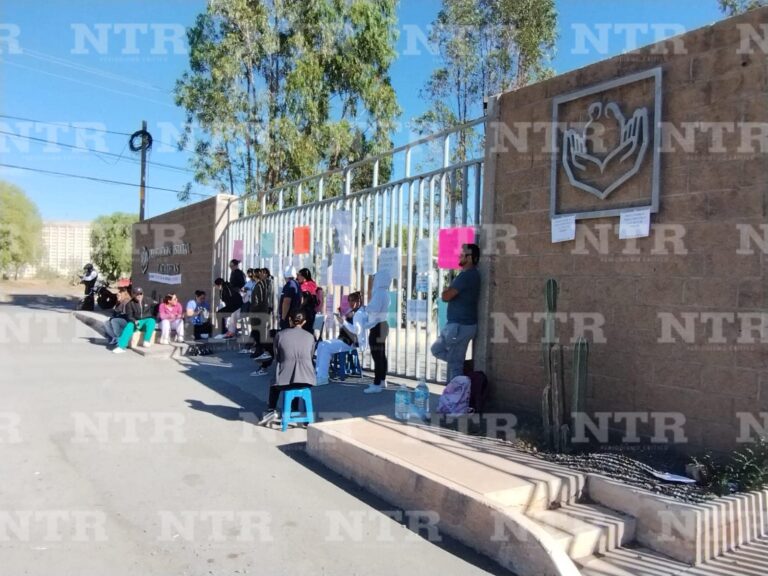Protestan enfermeras suplentes del ISSSTE