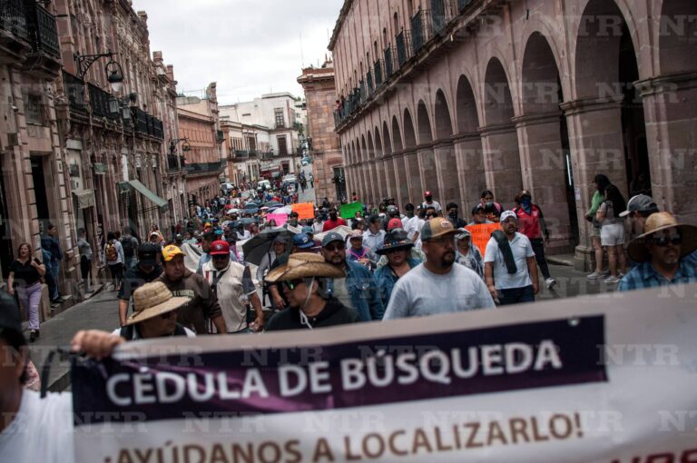 Vuelven a marchar por el profe Chayo